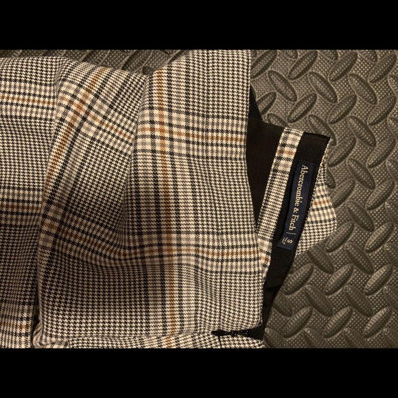 Abercrombie Mini Skirt - Picture 2 of 3